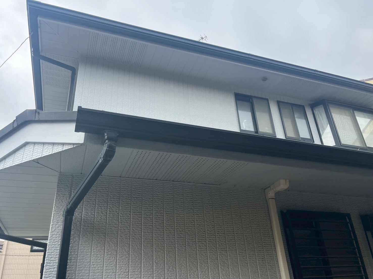 雨シミ等の汚れがない軒天